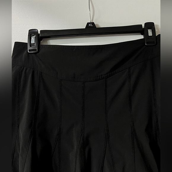 Athleta Wear About Skort - drawstring, side zipper & back pocket. Black, Size 2 - Picture 2 of 8